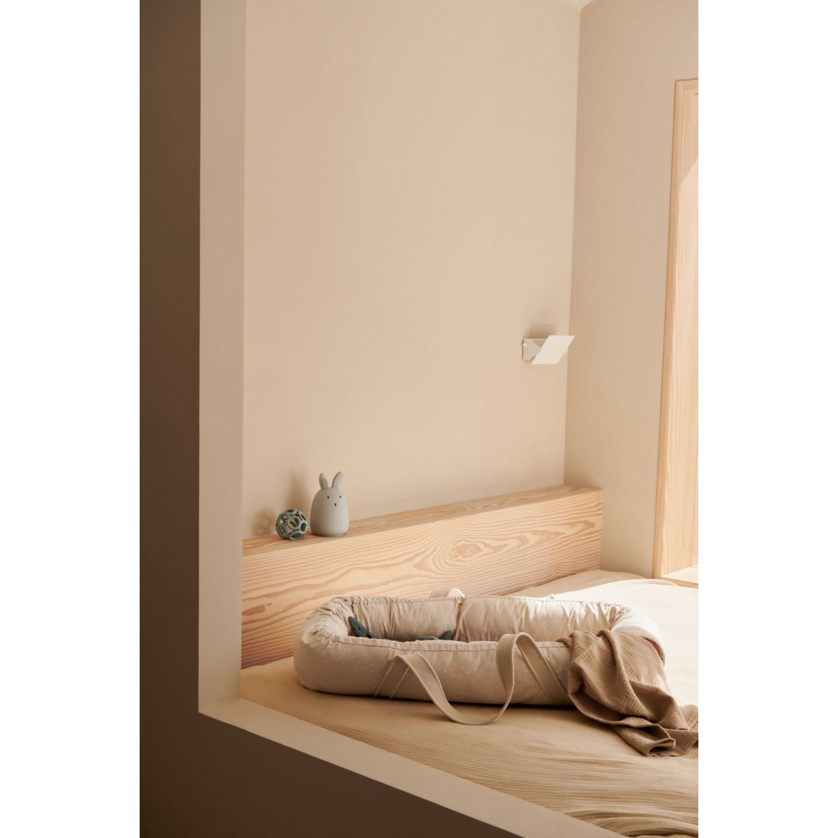 LIEWOOD Gro baby nest og lift - Confetti sandy - Babylift