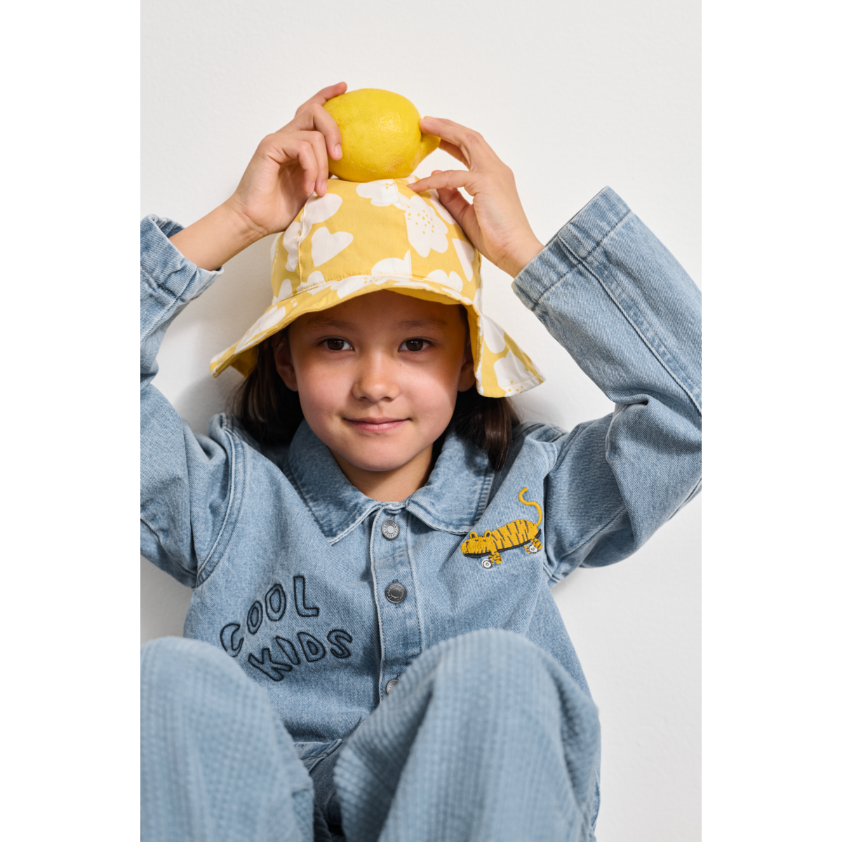 LIEWOOD Amelia vendbar solhat - Flower / Lemon yellow - Hatte & Kasketter