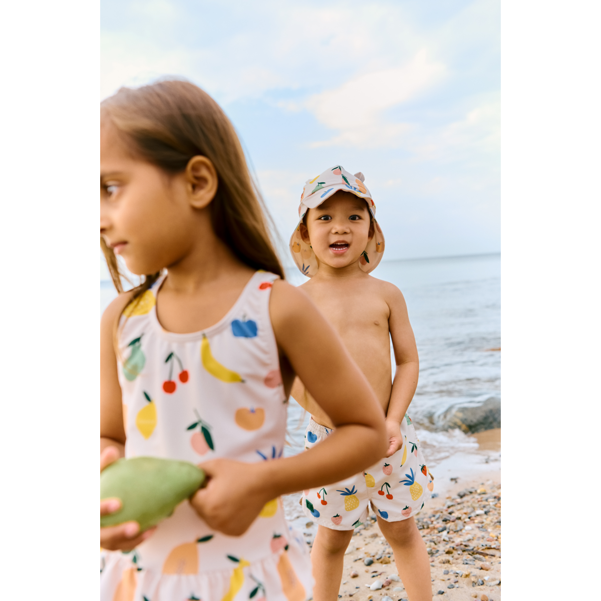 LIEWOOD Aiden Badebukser med print - Fruit / Sandy - Badeshorts